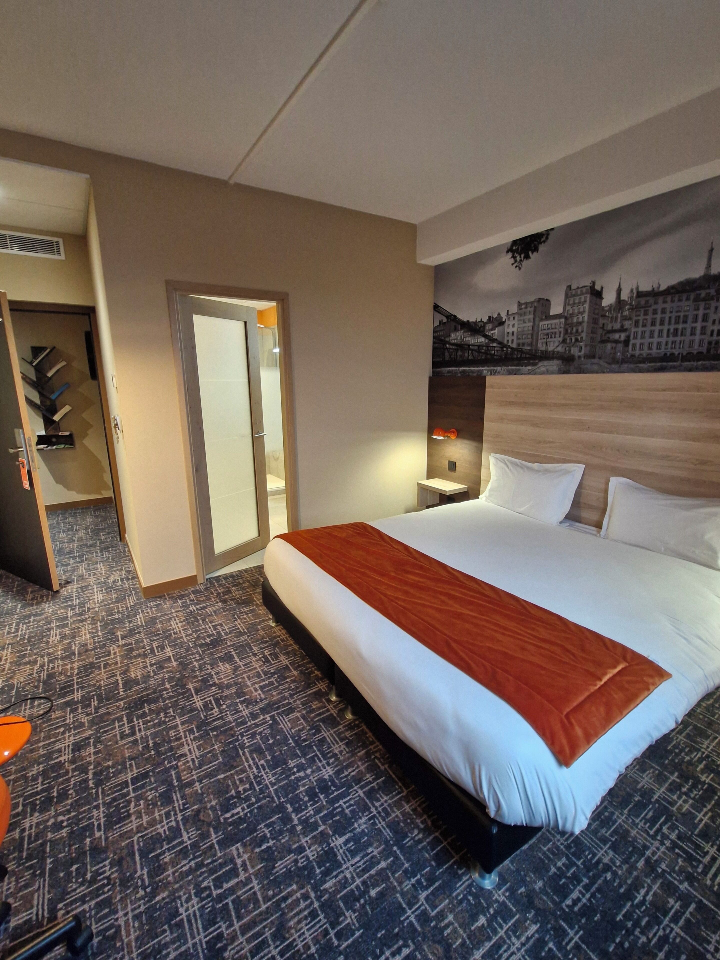 Enkeltrom – business | Sengetøy av topp kvalitet, individuelt dekorert og skrivebord