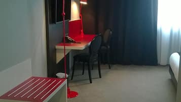 Double Room, Accessible | Premium bedding, individually decorated, desk, blackout drapes