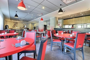 Esmorzar diari d'estil bufet (14 EUR per persona) 