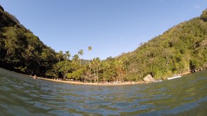 A river with a sandy beach and dense greenery on both sides. - Pousada Praia da Crena (Angra dos Reis)
