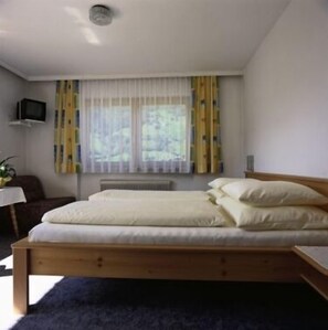 Värdeförvaringsskåp på rummet, skrivbord, extrasängar och gratis wi-fi