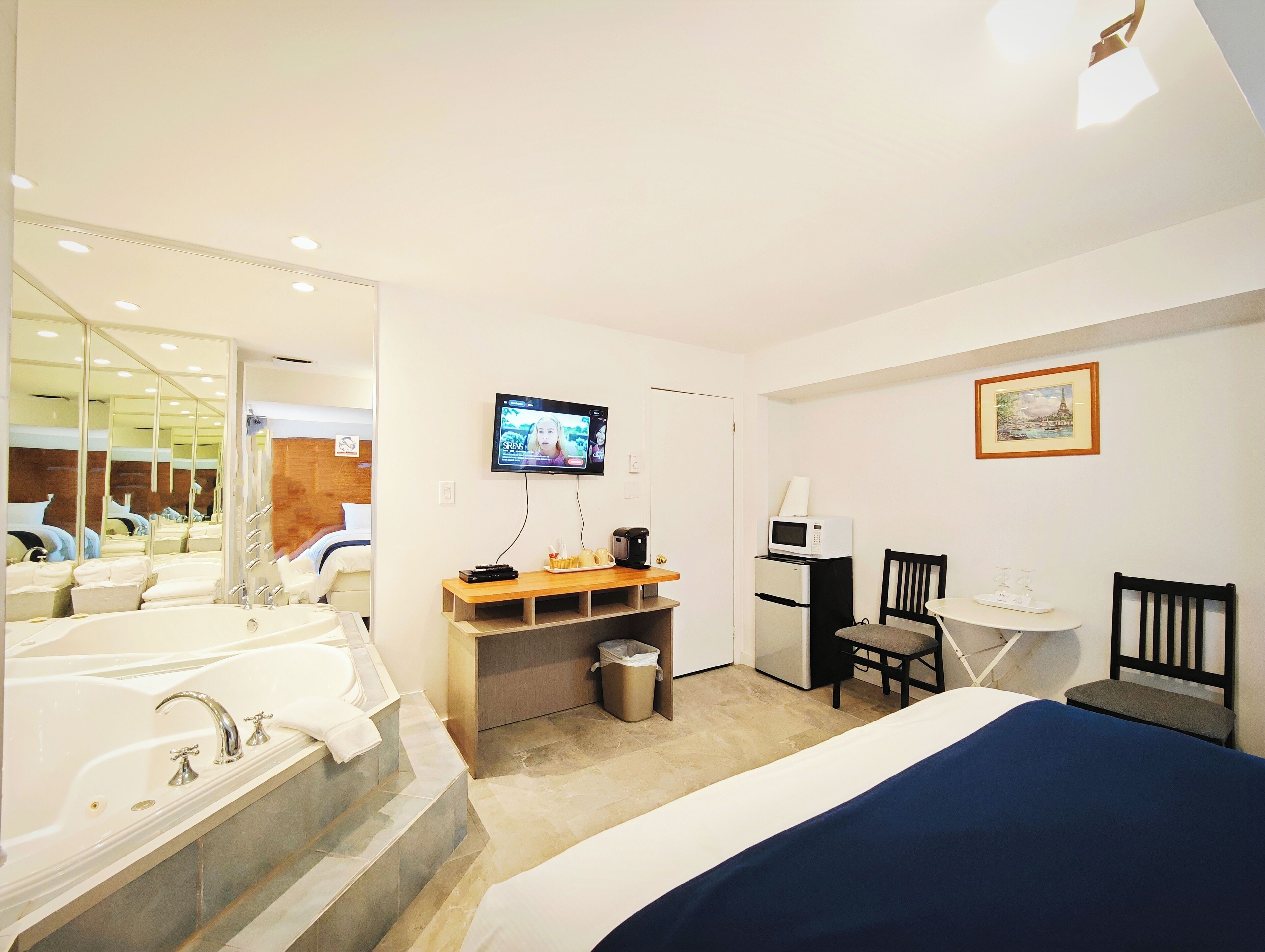 Comfort Room, 1 Queen Bed, Non Smoking, Jetted Tub