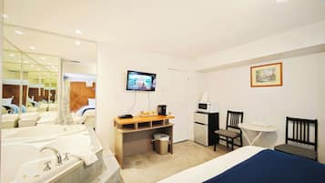 Comfort Room, 1 Queen Bed, Non Smoking, Jetted Tub