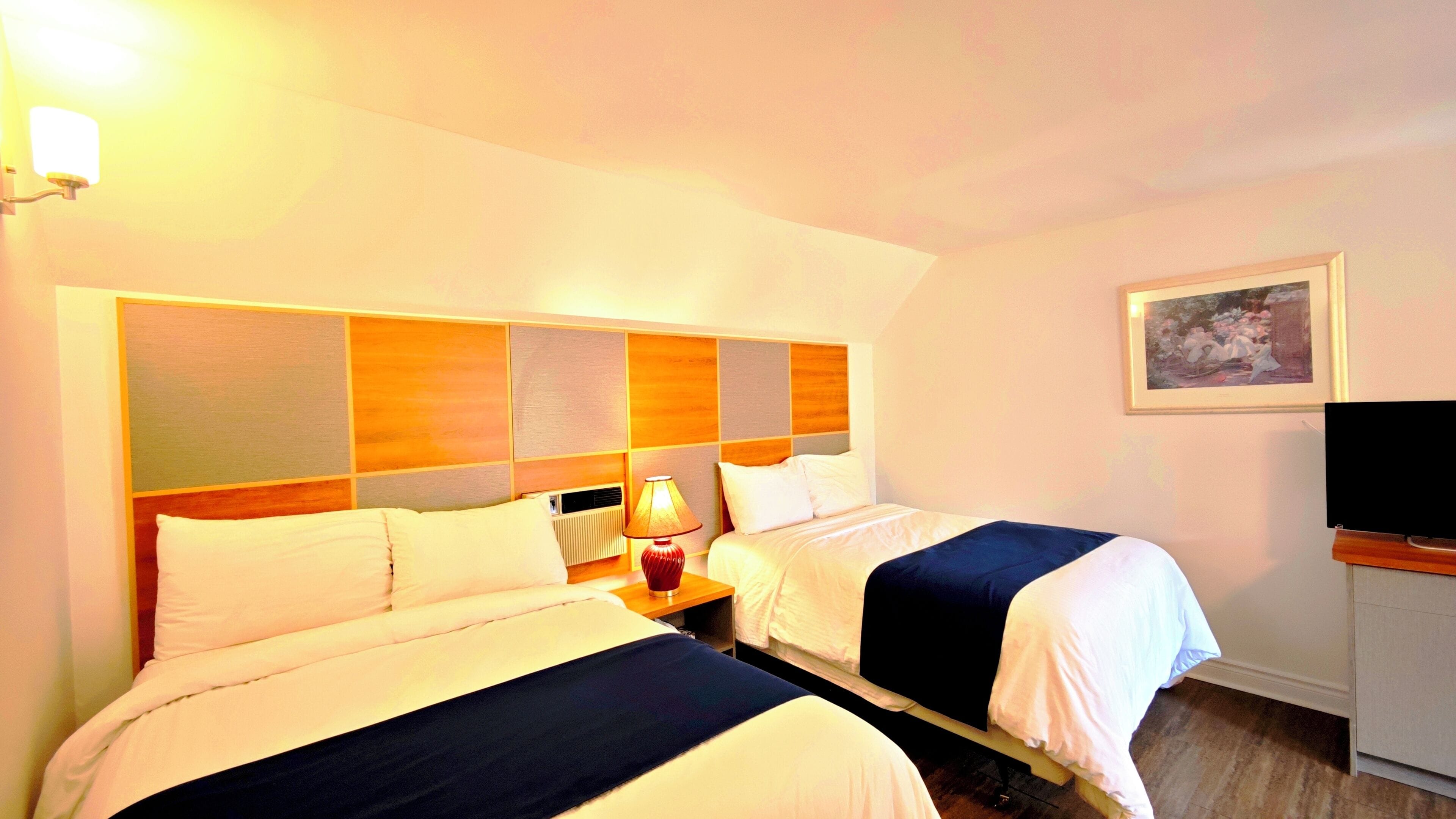 Comfort Double Room, 2 Double Beds, Non Smoking | Hypo-allergenic bedding, pillowtop beds, free WiFi, bed sheets