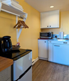 Comfort Double Room, 2 Double Beds, Kitchenette, Ground Floor | Private kitchenette | Fridge, microwave, coffee/tea maker