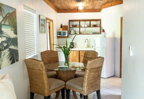 Ropa de cama de alta calidad, cubrecamas y muebles diferentes 