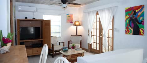 Ferienhaus, 3 Schlafzimmer, Gartenblick (Inagua) | Wohnbereich | 46-Zoll-Flachbildfernseher mit Kabelempfang, Fernseher, DVD-Player