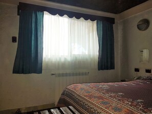 Habitació individual | Escriptori, cortines opaques, planxa i posts de planxar i wifi gratuïta