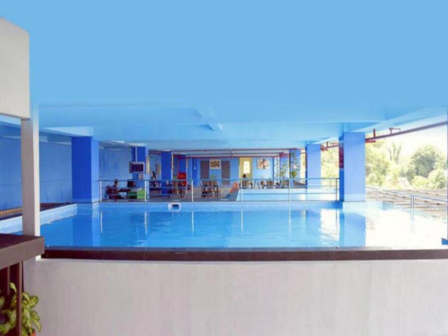 Indoor pool, pool loungers