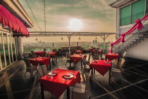 Alfresco dining  - King's Hotel Nagoya Batam (Batam)