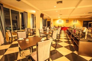 Daily buffet breakfast for a fee - King's Hotel Nagoya Batam (Batam)