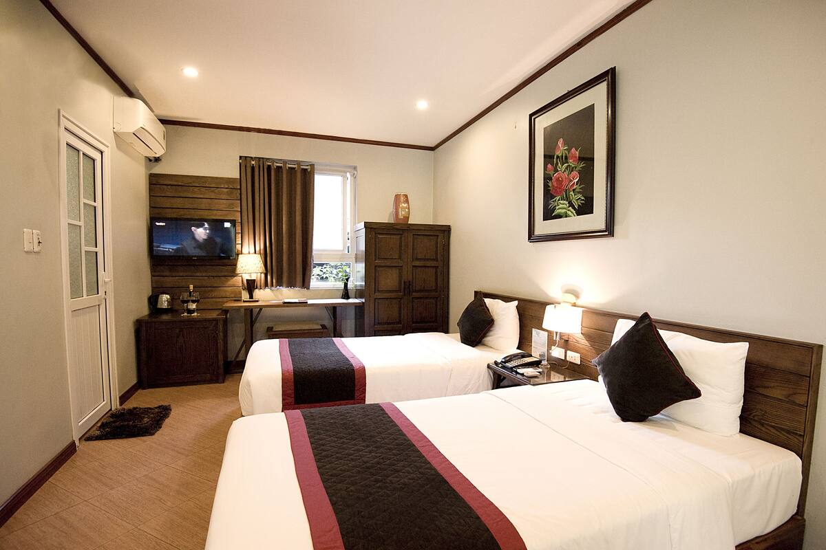 Deluxe Double or Twin Room | Minibar, in-room safe, desk, WiFi (free)