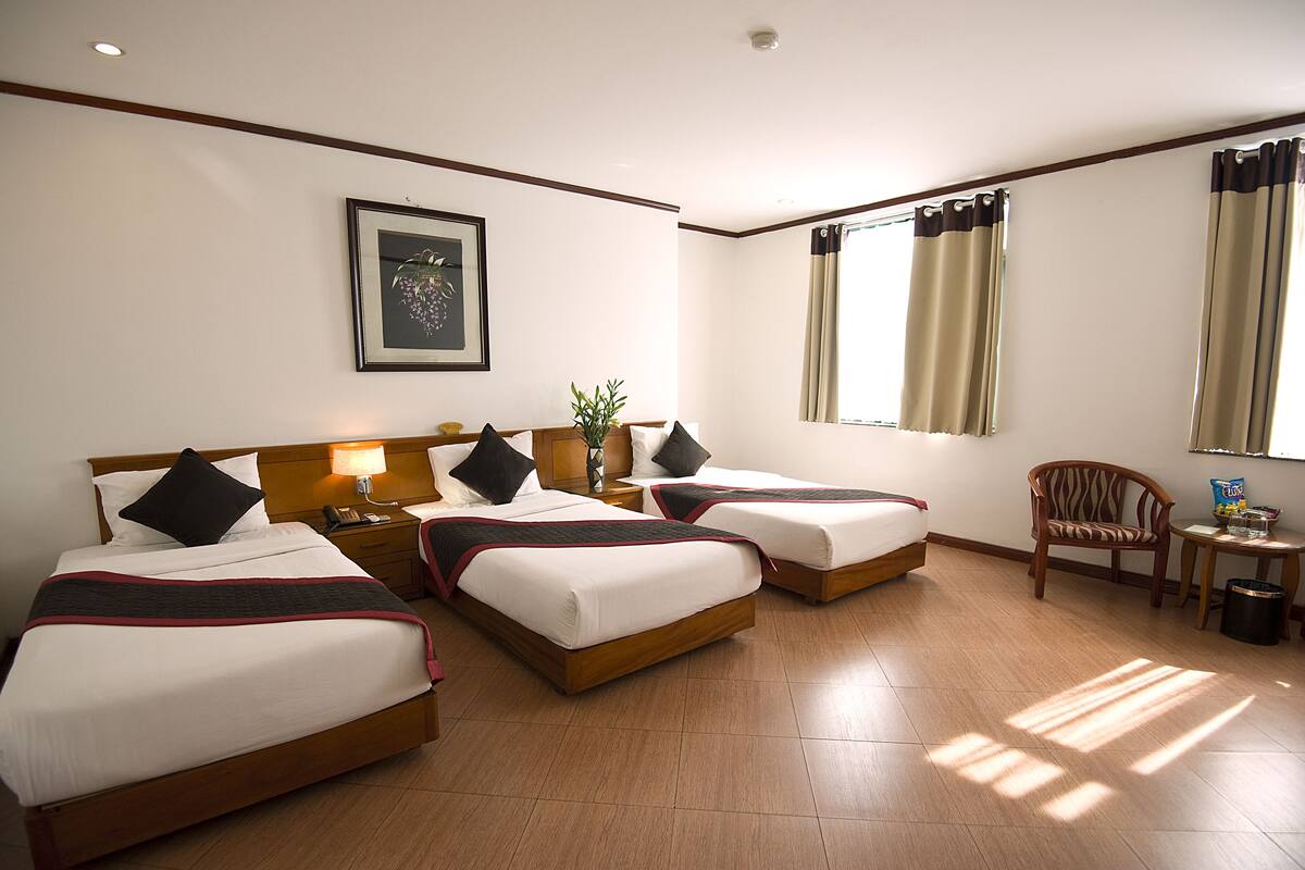 Deluxe Triple Room | Minibar, in-room safe, desk, WiFi (free)