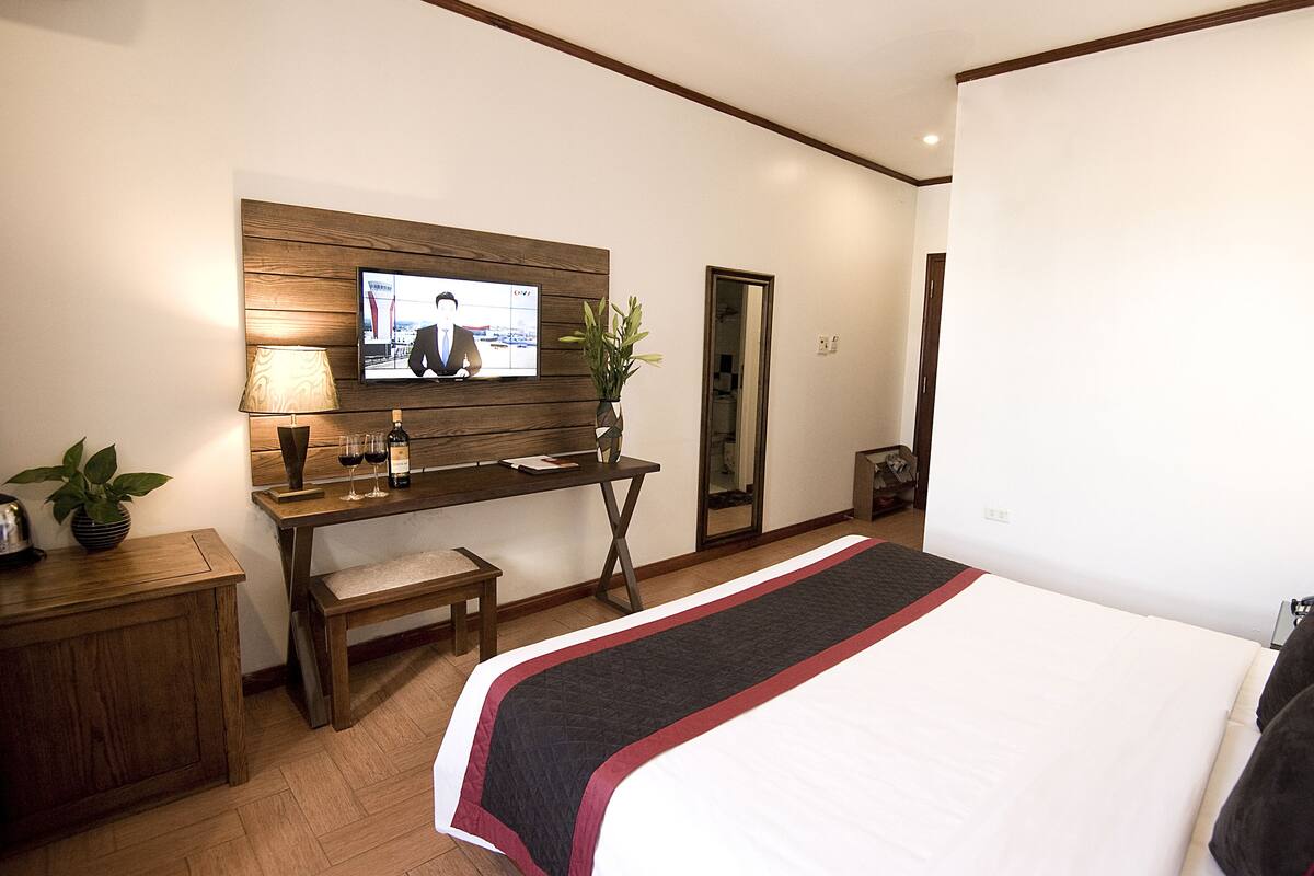 Double Room | Minibar, in-room safe, desk, WiFi (free)