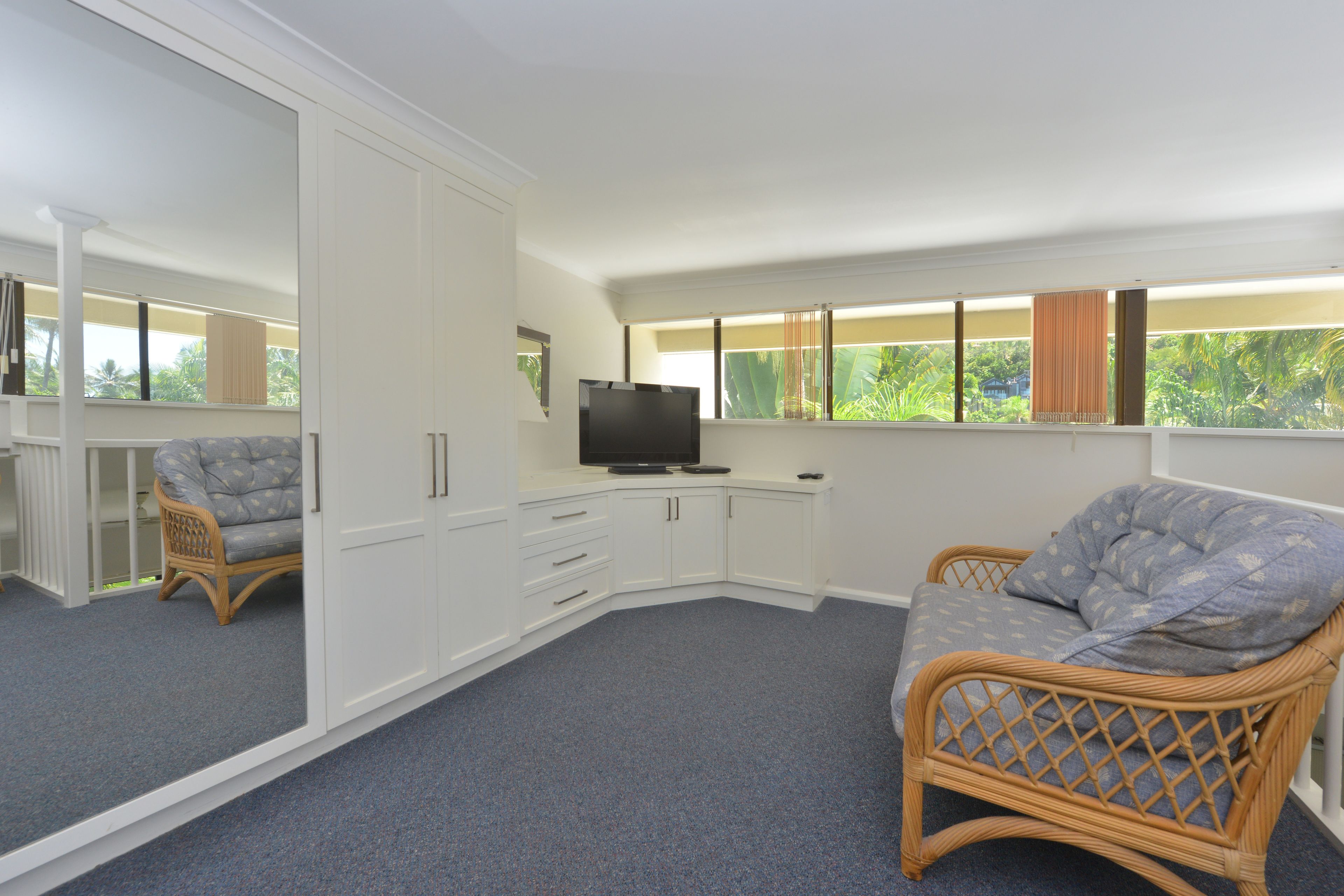 loft, 3 bedrooms | 2 bedrooms, individually decorated, individually furnished