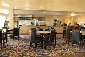 Free daily buffet breakfast - Days Inn & Suites by Wyndham Fort Saskatchewan (Fort Saskatchewan)