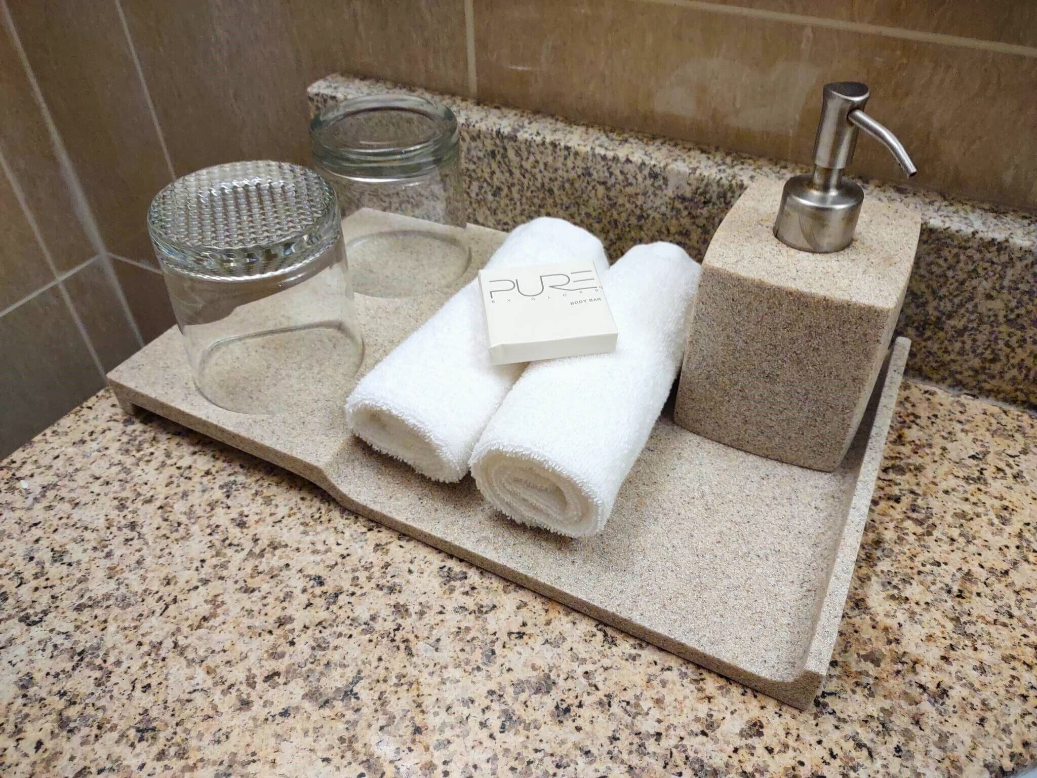 combined shower/bathtub, free toiletries, hair dryer, towels