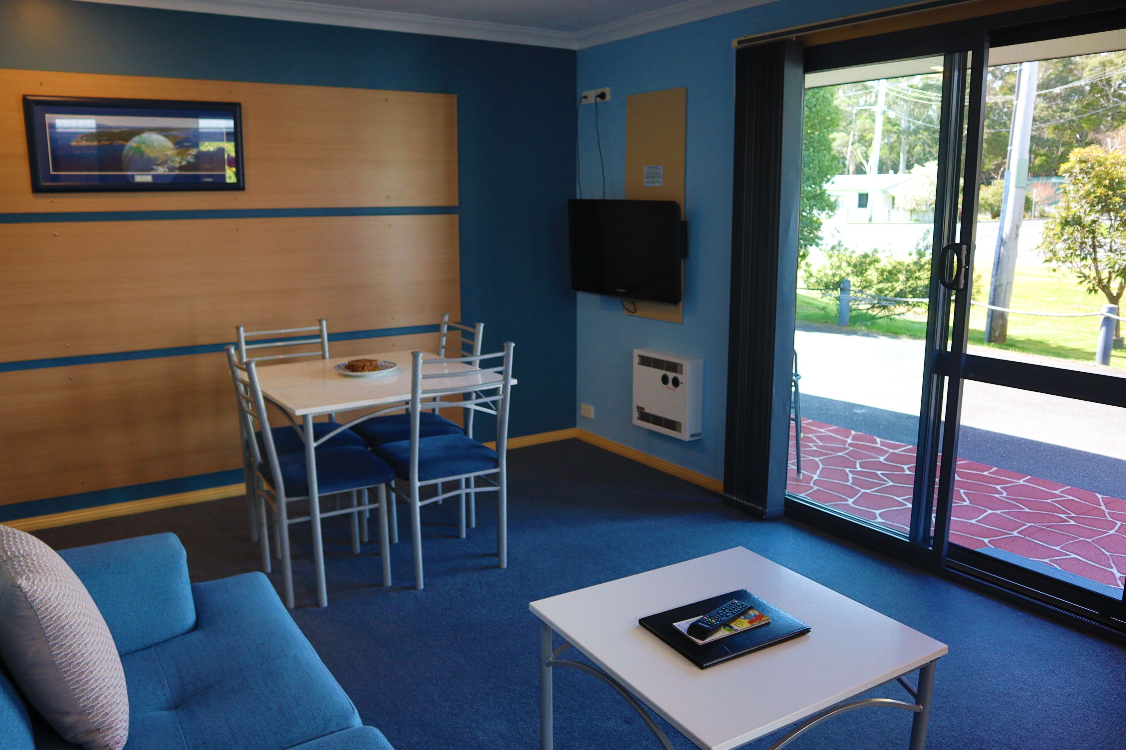 Strahan Bungalows — image 12