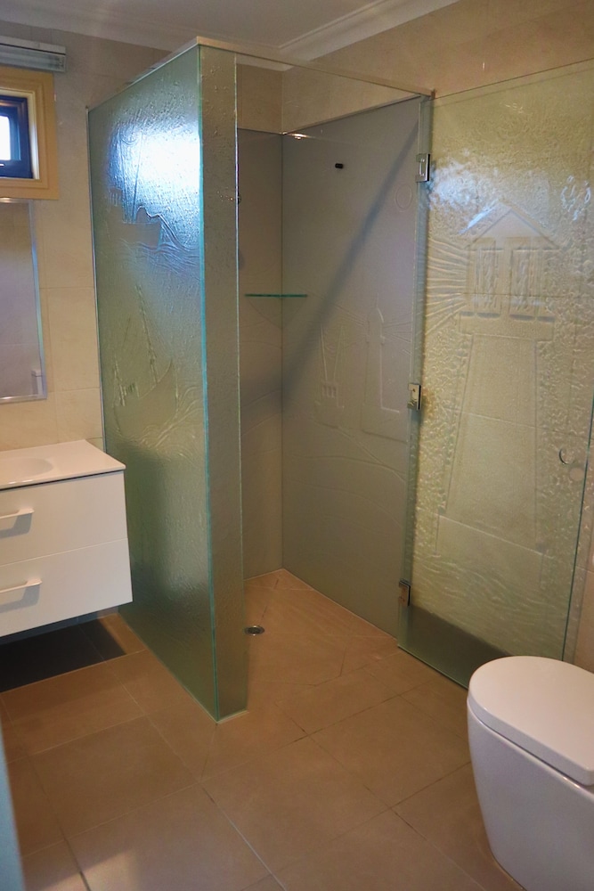 Strahan Bungalows by null