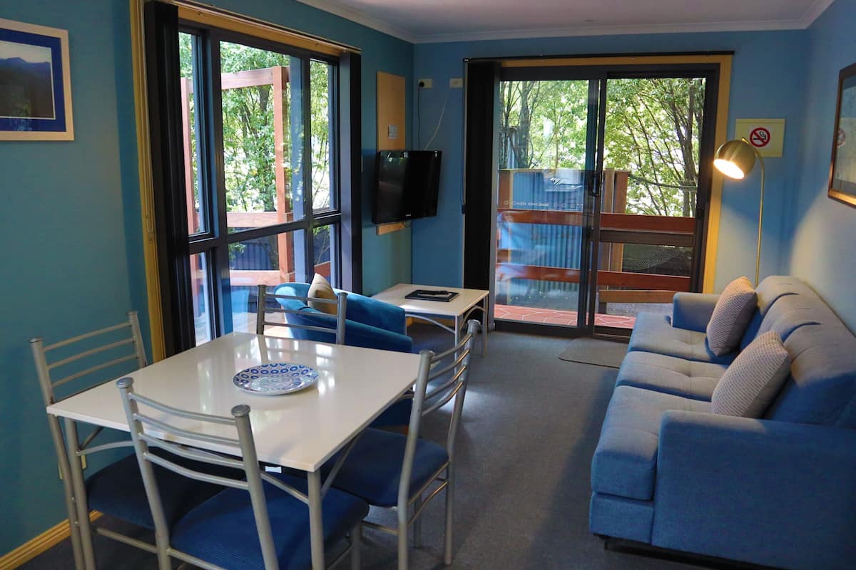Apartamento, 2 habitaciones (Sleeps 5) | 2 dormitorios, sistema de insonorización, tabla de planchar con plancha
