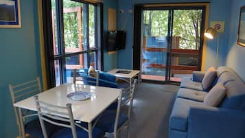 Appartement, 2 chambres (Sleeps 5) | 2 chambres, chambres insonorisées, fer et planche à repasser