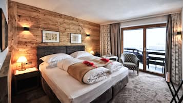 Premium bedding, down comforters, in-room safe, desk