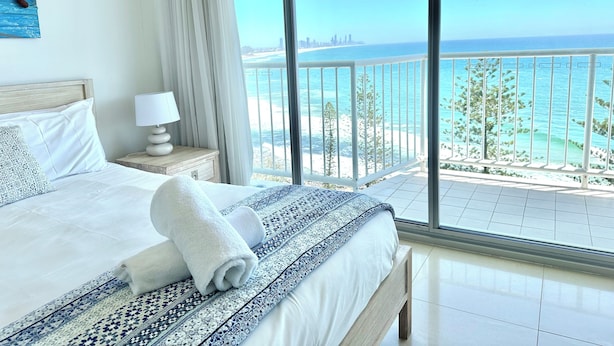 Iron/ironing board, free WiFi, individually decorated - Hillhaven Holiday Apartments (Burleigh Heads)