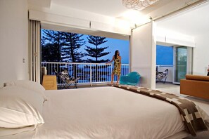 2 bedrooms, individually decorated, individually furnished