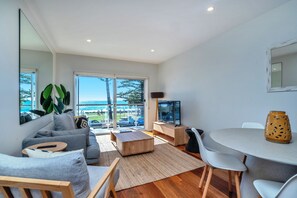 Luxe appartement, 2 slaapkamers | Woonruimte | Flatscreentelevisie