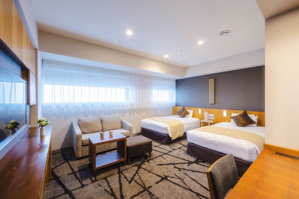 Premium bedding, in-room safe, blackout curtains