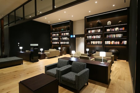 Lobby sitting area. Hotel Gracery Shinjuku