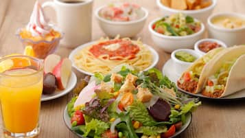Daily buffet breakfast (JPY 5000 per person)