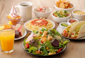 Morgunverðarhlaðborð daglega (5000 JPY á mann)