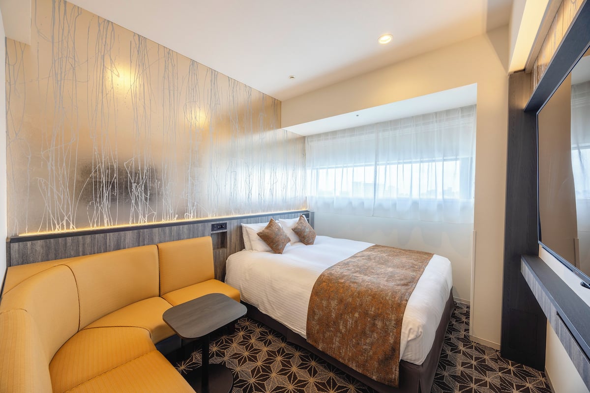 Premium bedding, in-room safe, blackout curtains, iron/ironing board