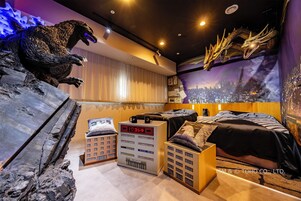 Herbergi - reyklaust (Godzilla vs. King Ghidorah) | Rúmföt af bestu gerð, öryggishólf í herbergi, myrkratjöld/-gardínur