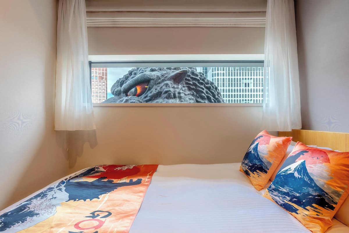 Premium bedding, in-room safe, blackout drapes
