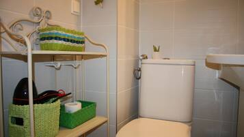 Ducha, secador de pelo, toallas