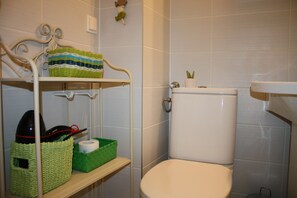 Στούντιο | Μπάνιο | Ντουζιέρα, πιστολάκι μαλλιών, πετσέτες