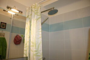 Studio | Bathroom shower