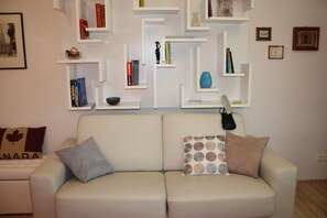 Studio | Living area | Flat-screen TV, DVD player - GoVienna Charming Studio (Vienna)