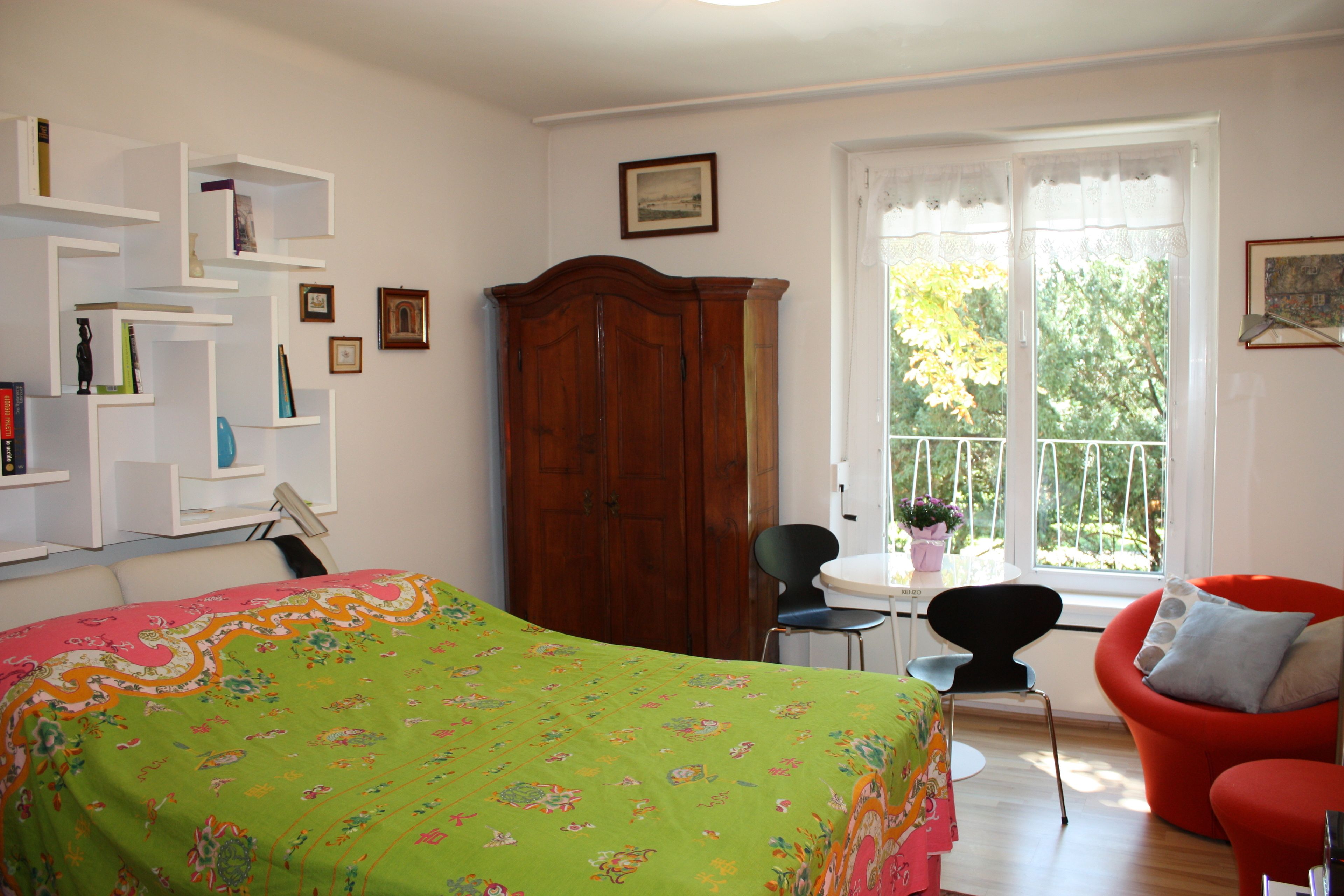 Studio | Living area | Flat-screen TV, DVD player