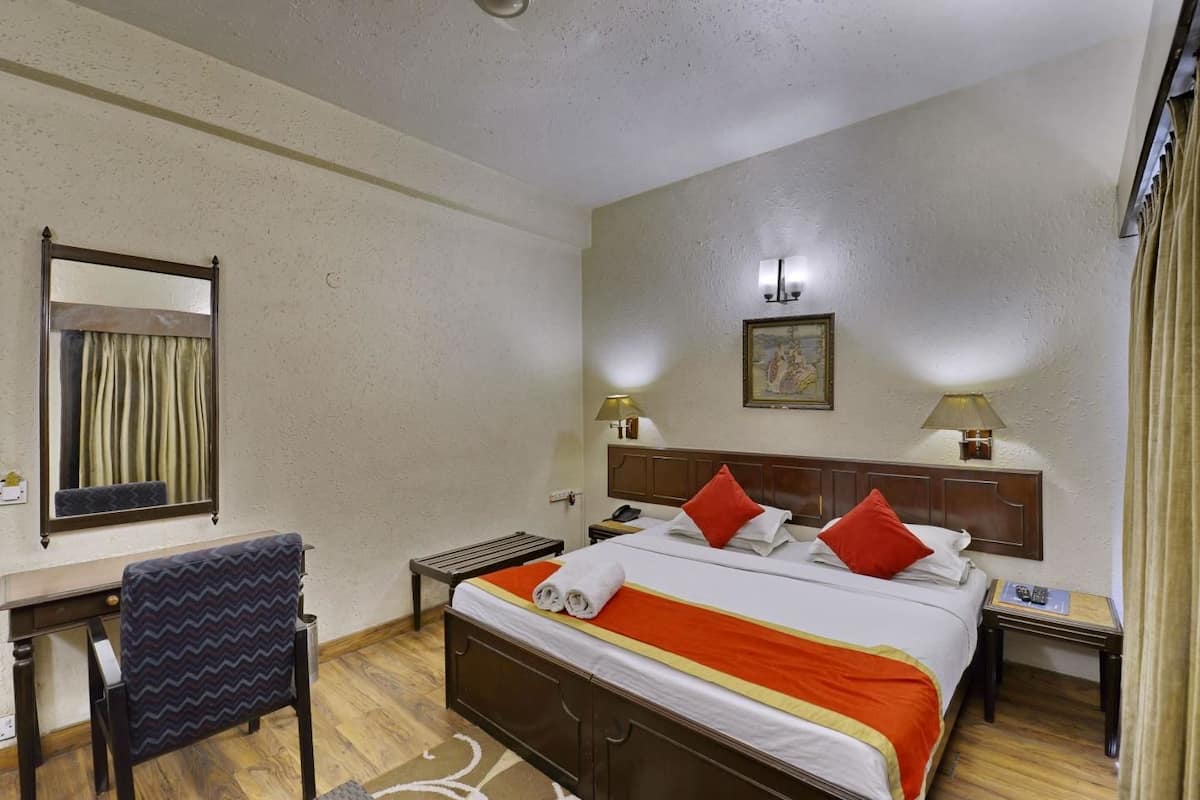 Executive kamer | Pillowtop-bedden, een bureau, gratis wifi