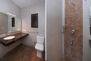 Bathtub, free toiletries, hair dryer, towels - Hamilton Hotel (New Delhi)