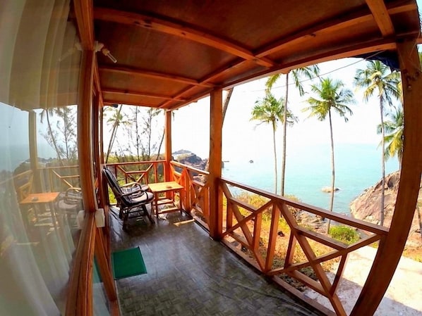 Deluxe Cottage, 1 Double Bed, Ocean View, Beachfront | Balcony