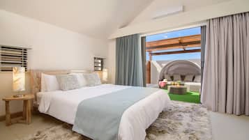 Brankas, meja kerja, setrika/meja setrika, dan Wi-Fi gratis