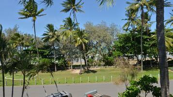 Apartemen, pemandangan laut (Two Bedroom Two Bathroom) | Teras/patio