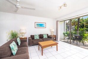 Living area - Seascape Holidays – Beachfront Terraces (Port Douglas)