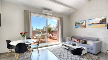 Three-Bedroom Apartment with Terrace | Vista do quarto