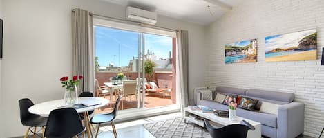 Three-Bedroom Apartment with Terrace | View from room