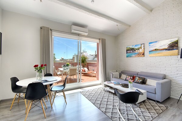 Three-Bedroom Apartment with Terrace | Vue de la chambre